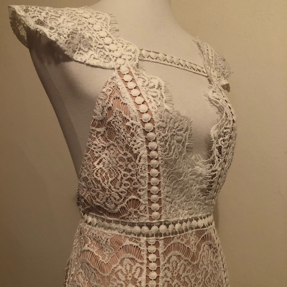 Etiquette Dresses & Skirts - Etiquette Nude & White Lace Open Back Flirty Dress